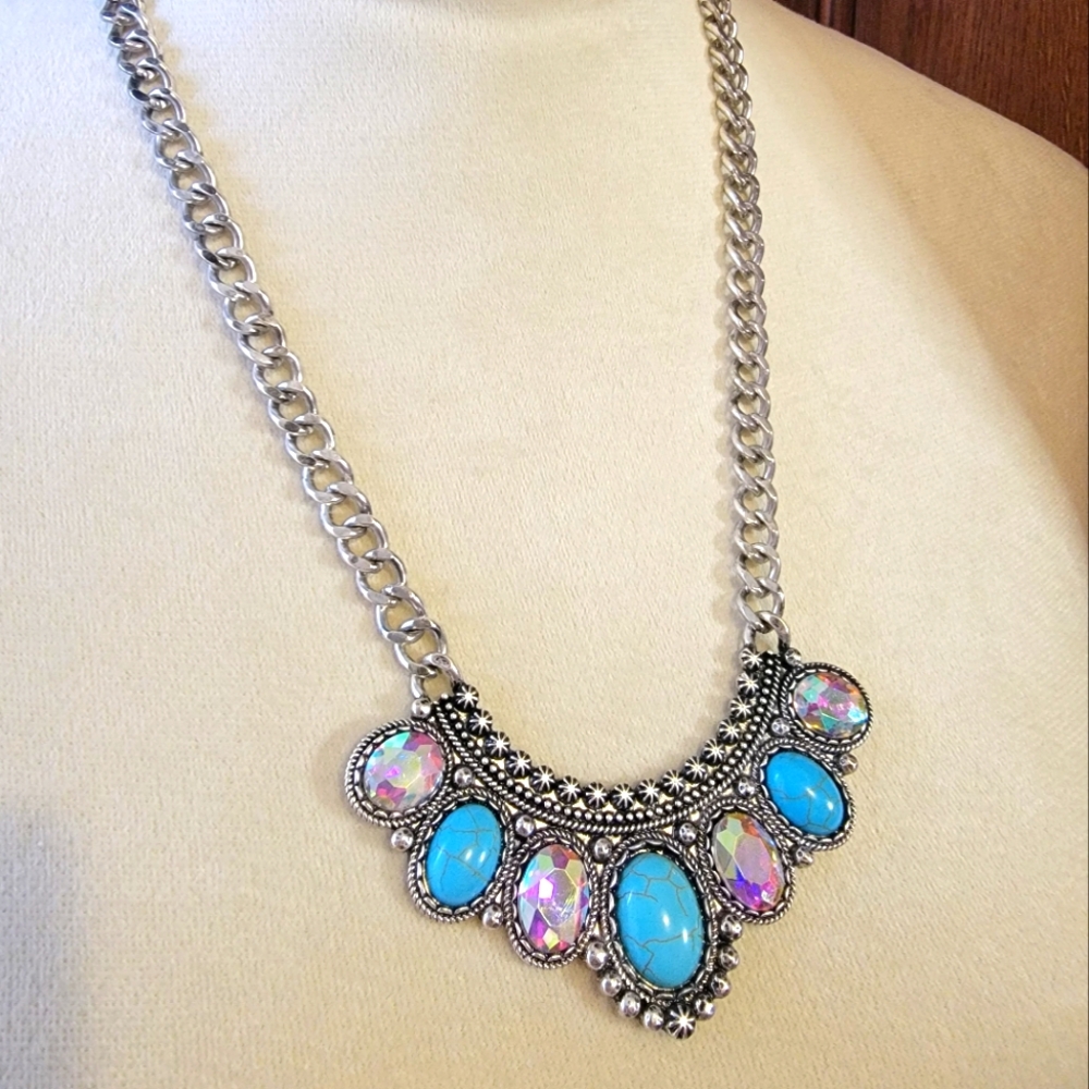 Western inspired turquoise necklace - Picture 2 of 4